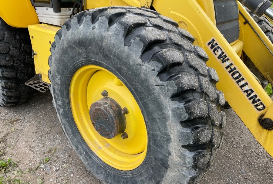 NEW HOLLAND LB115B - Maquinaria de construcción: foto 3 NEW HOLLAND LB115B - Maquinaria de construcción: foto 3