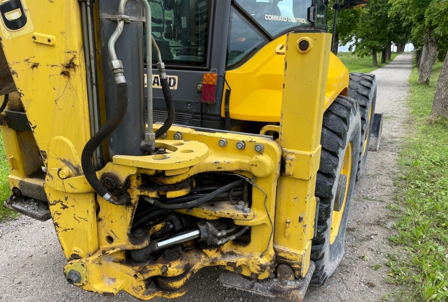 NEW HOLLAND LB115B - Maquinaria de construcción: foto 4 NEW HOLLAND LB115B - Maquinaria de construcción: foto 4