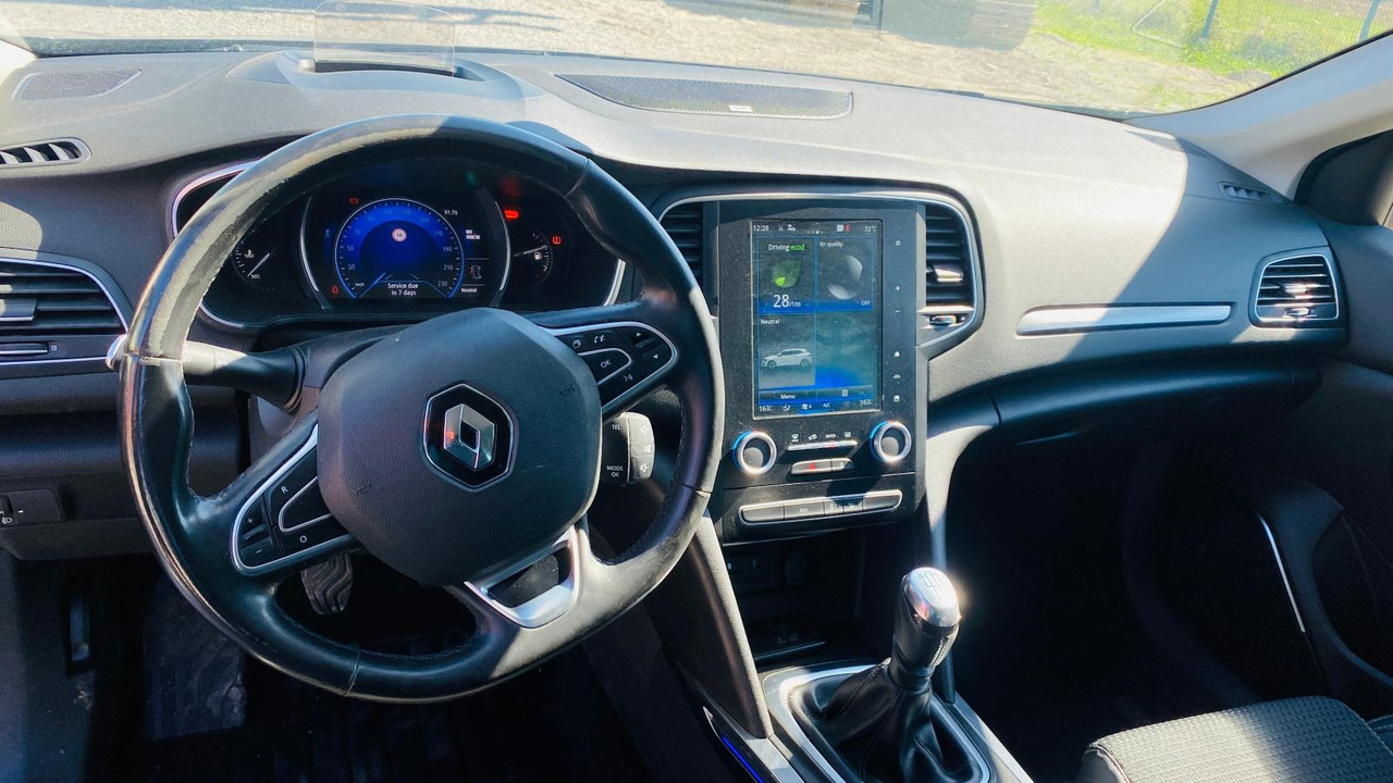 Sedan Renault Megane Blue dCi 95, zamjena: foto 9 Sedan Renault Megane Blue dCi 95, zamjena: foto 9