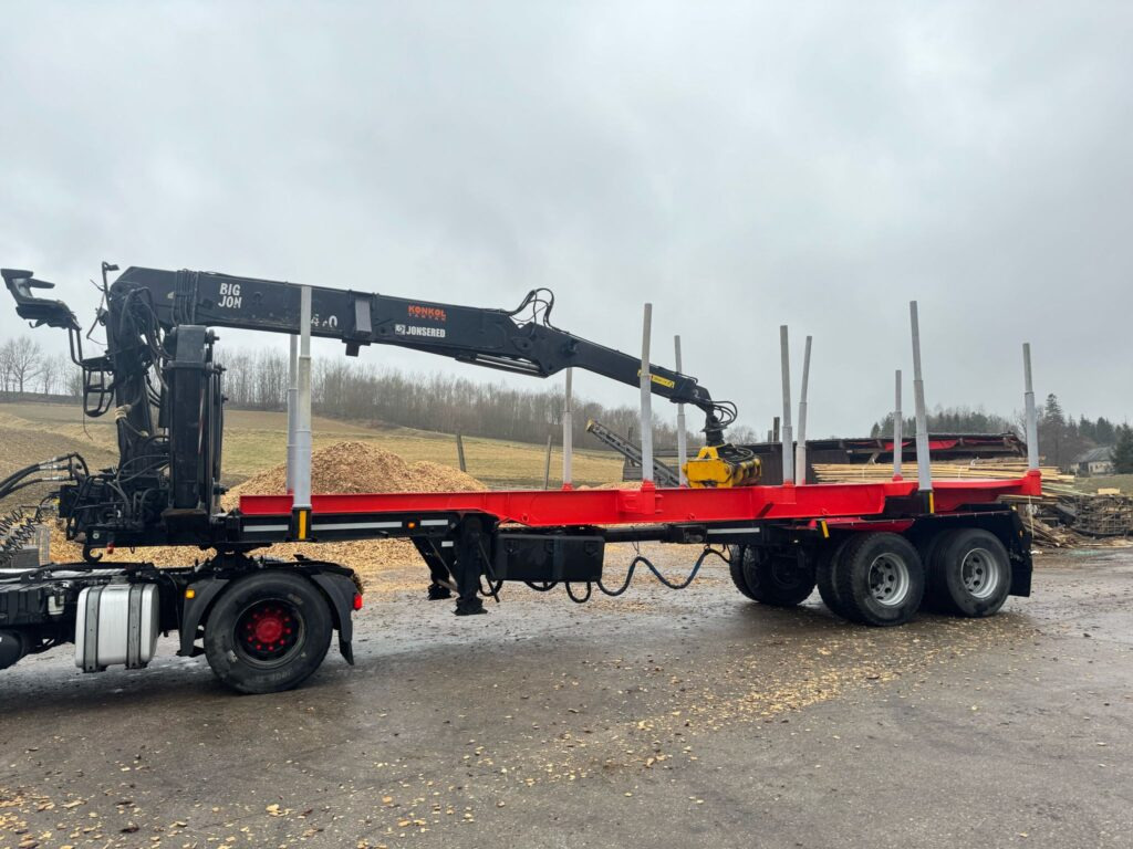 NACZEPA Z DŹWIGIEM DO DREWNA - Semirremolque maderero: foto 3 NACZEPA Z DŹWIGIEM DO DREWNA - Semirremolque maderero: foto 3