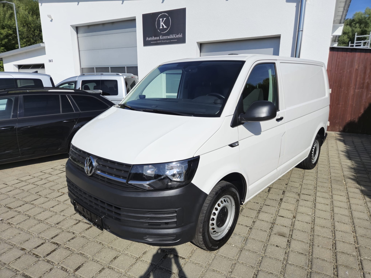 VOLKSWAGEN T6 Transporter Kasten-Kombi Navi/ACC/Standheiz. - Furgón: foto 1 VOLKSWAGEN T6 Transporter Kasten-Kombi Navi/ACC/Standheiz. - Furgón: foto 1