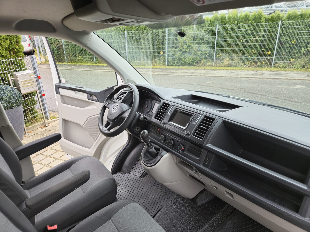 VOLKSWAGEN T6 Transporter Klima/PDC/AHK/Standheiz. - Furgón: foto 2 VOLKSWAGEN T6 Transporter Klima/PDC/AHK/Standheiz. - Furgón: foto 2