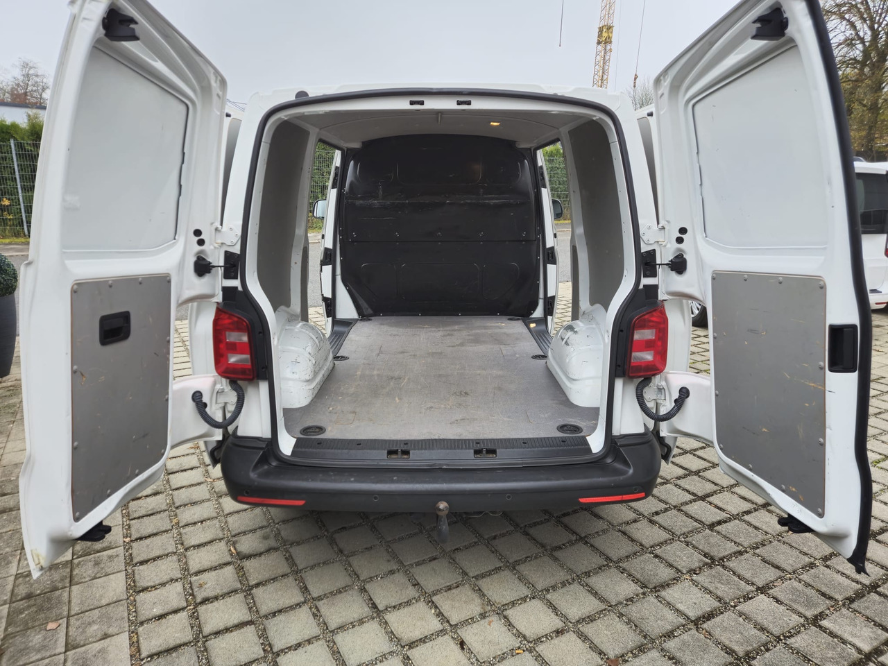 VOLKSWAGEN T6 Transporter Klima/PDC/AHK/Standheiz. - Furgón: foto 5 VOLKSWAGEN T6 Transporter Klima/PDC/AHK/Standheiz. - Furgón: foto 5