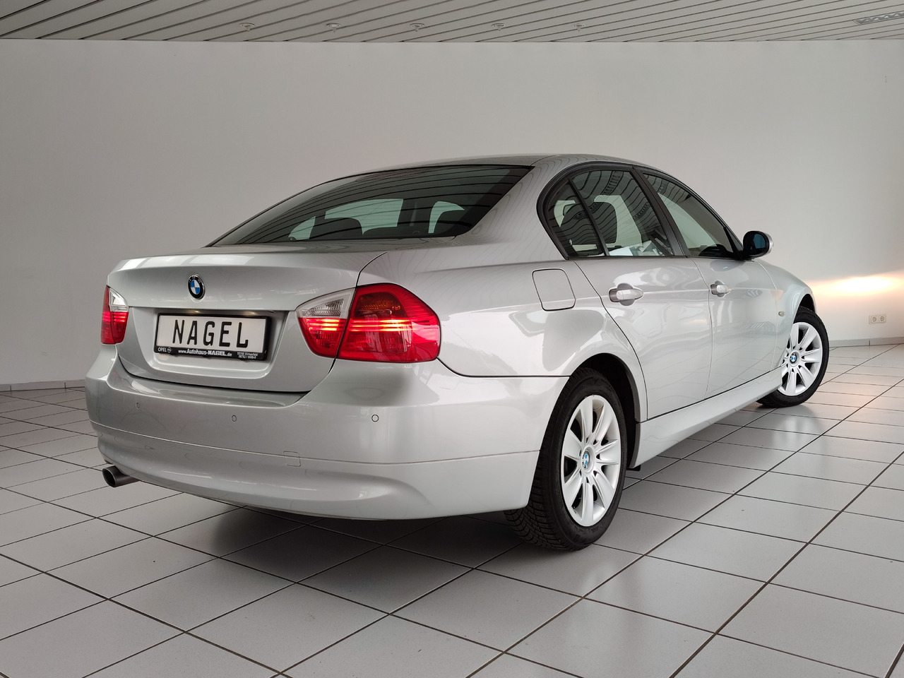 BMW 320i Audiosystem Professional, Automatik, PDC, Licht-Paket - Sedan: foto 5 BMW 320i Audiosystem Professional, Automatik, PDC, Licht-Paket - Sedan: foto 5