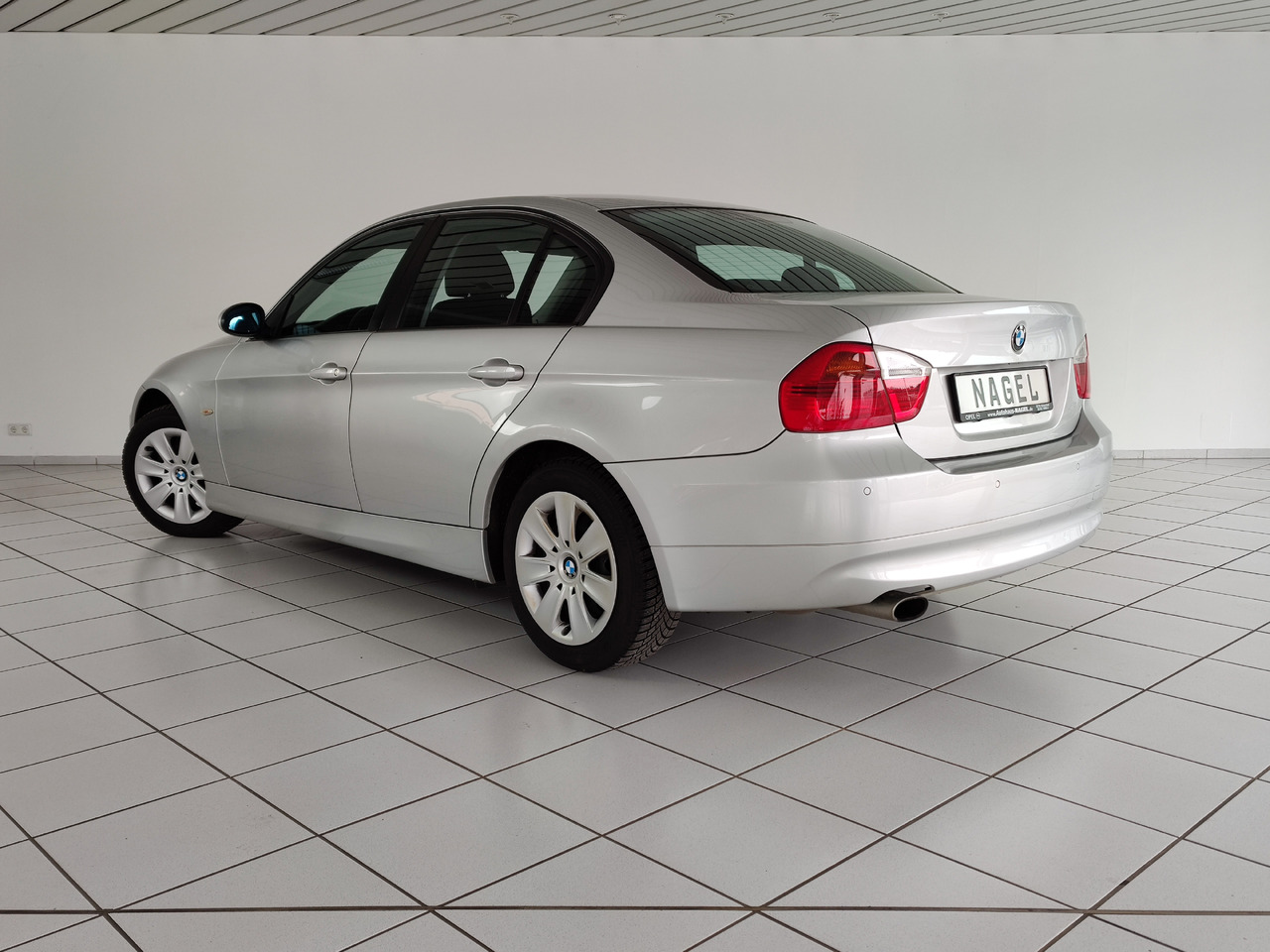 BMW 320i Audiosystem Professional, Automatik, PDC, Licht-Paket - Sedan: foto 3 BMW 320i Audiosystem Professional, Automatik, PDC, Licht-Paket - Sedan: foto 3