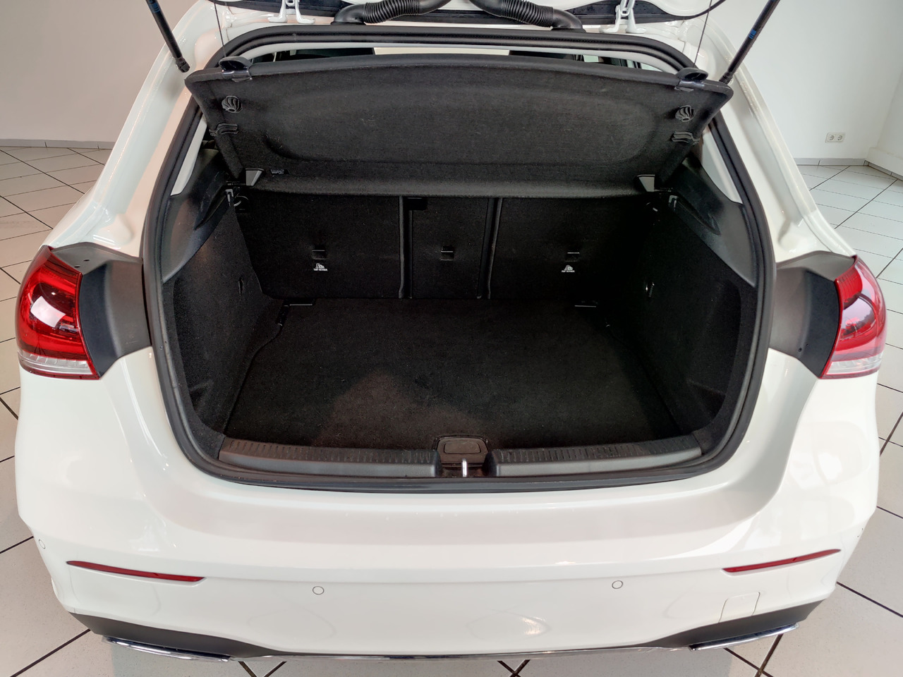 Sedan Mercedes-Benz A 200 7G-DCT AMG Line Kamera Navi LED SHZ: foto 13 Sedan Mercedes-Benz A 200 7G-DCT AMG Line Kamera Navi LED SHZ: foto 13