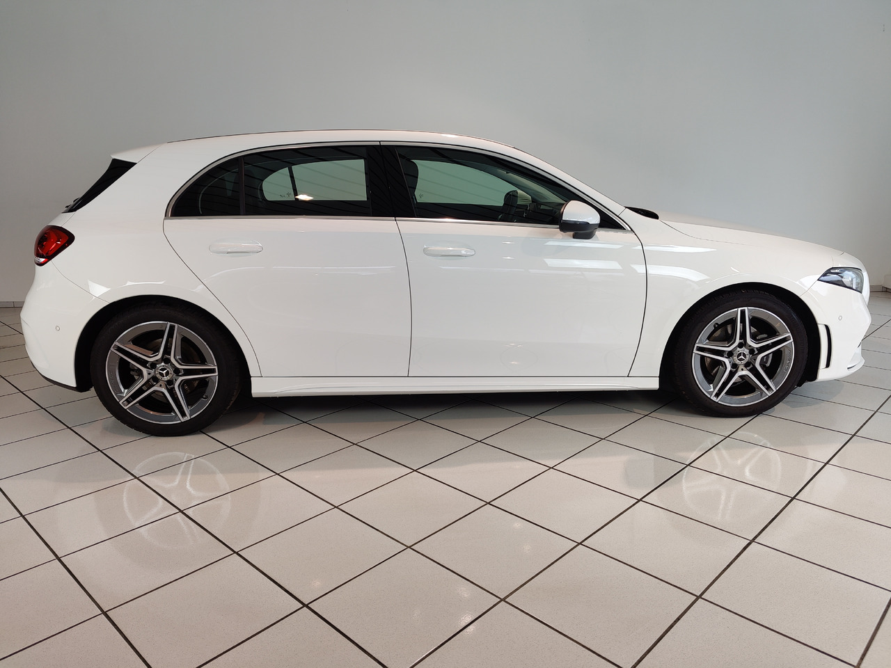 Sedan Mercedes-Benz A 200 7G-DCT AMG Line Kamera Navi LED SHZ: foto 8 Sedan Mercedes-Benz A 200 7G-DCT AMG Line Kamera Navi LED SHZ: foto 8