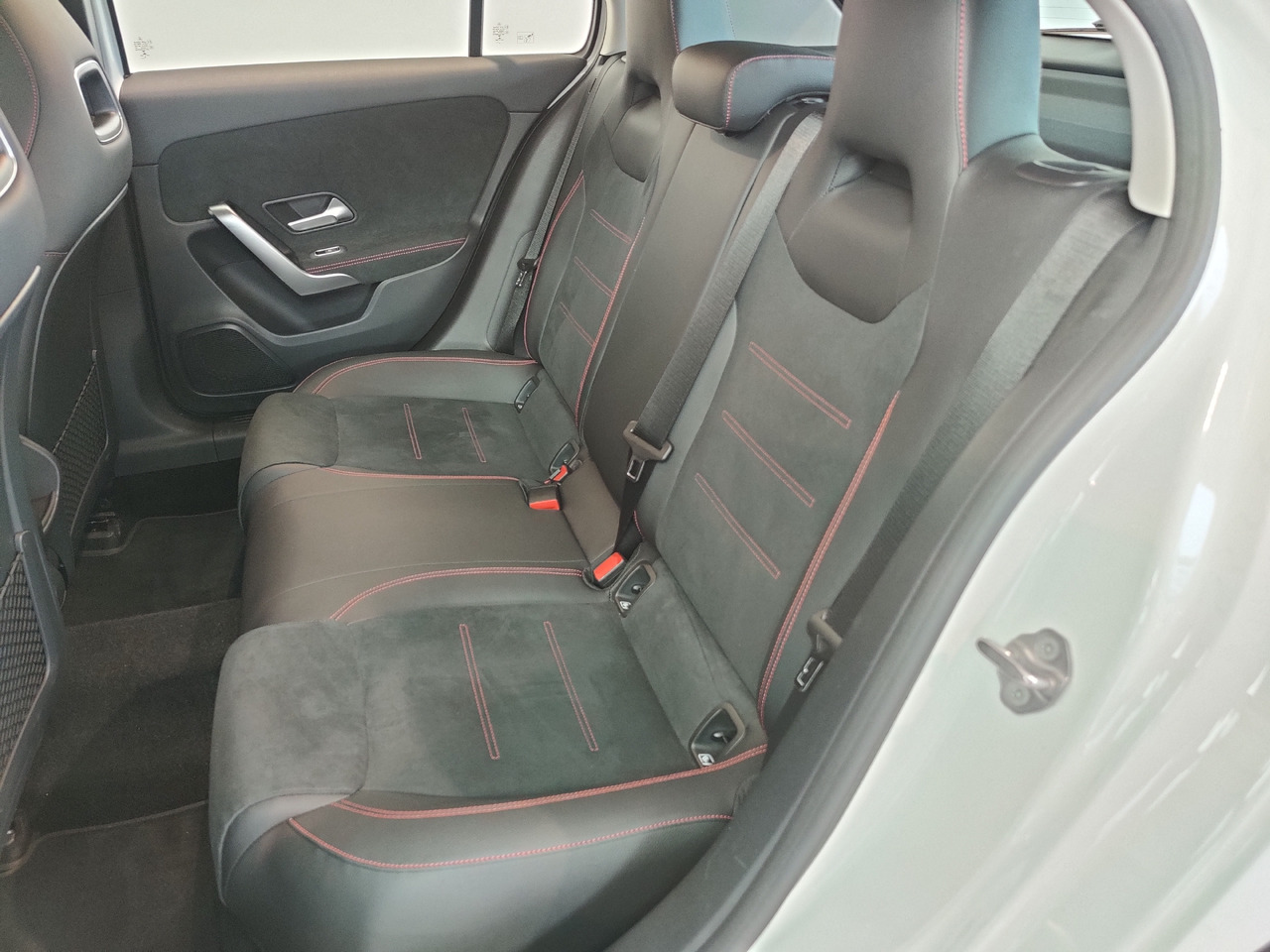 Sedan Mercedes-Benz A 200 7G-DCT AMG Line Kamera Navi LED SHZ: foto 11 Sedan Mercedes-Benz A 200 7G-DCT AMG Line Kamera Navi LED SHZ: foto 11