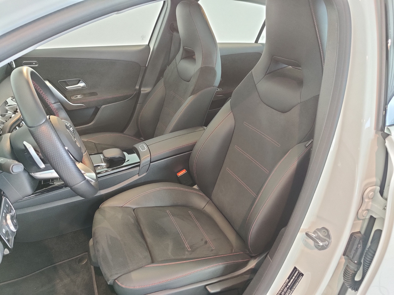 Sedan Mercedes-Benz A 200 7G-DCT AMG Line Kamera Navi LED SHZ: foto 10 Sedan Mercedes-Benz A 200 7G-DCT AMG Line Kamera Navi LED SHZ: foto 10