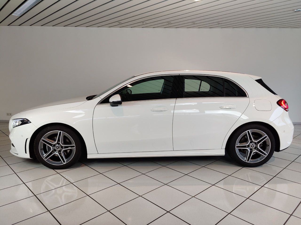 Sedan Mercedes-Benz A 200 7G-DCT AMG Line Kamera Navi LED SHZ: foto 7 Sedan Mercedes-Benz A 200 7G-DCT AMG Line Kamera Navi LED SHZ: foto 7