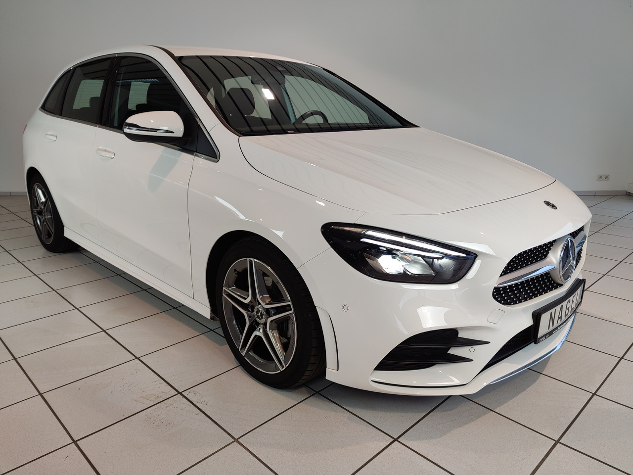 Mercedes-Benz B 200 d 8G-DCT AMG Line Kam Navi SHZ LED - Coche: foto 2 Mercedes-Benz B 200 d 8G-DCT AMG Line Kam Navi SHZ LED - Coche: foto 2