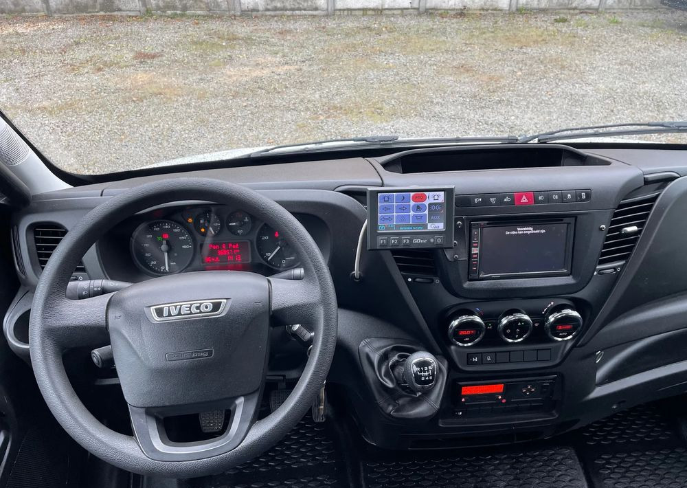 Grua de remolque autos Iveco Daily 70C18 Pomoc drogowa Laweta 2017r: foto 15 Grua de remolque autos Iveco Daily 70C18 Pomoc drogowa Laweta 2017r: foto 15