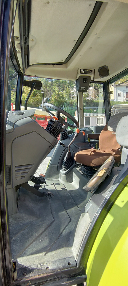 CLAAS AXOS 340 - Tractor: foto 2 CLAAS AXOS 340 - Tractor: foto 2