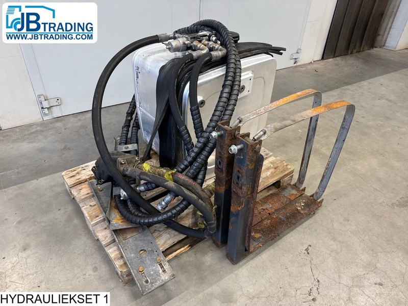 Afhymat Pump, tank and hydraulic hoses - Depósito hidráulico para Camión: foto 1 Afhymat Pump, tank and hydraulic hoses - Depósito hidráulico para Camión: foto 1