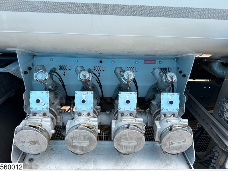 Iveco Eurocargo 190EL28 EURO 5, FUEL, 13390 liter, 4 Comp, Magyar - Camión cisterna: foto 5 Iveco Eurocargo 190EL28 EURO 5, FUEL, 13390 liter, 4 Comp, Magyar - Camión cisterna: foto 5