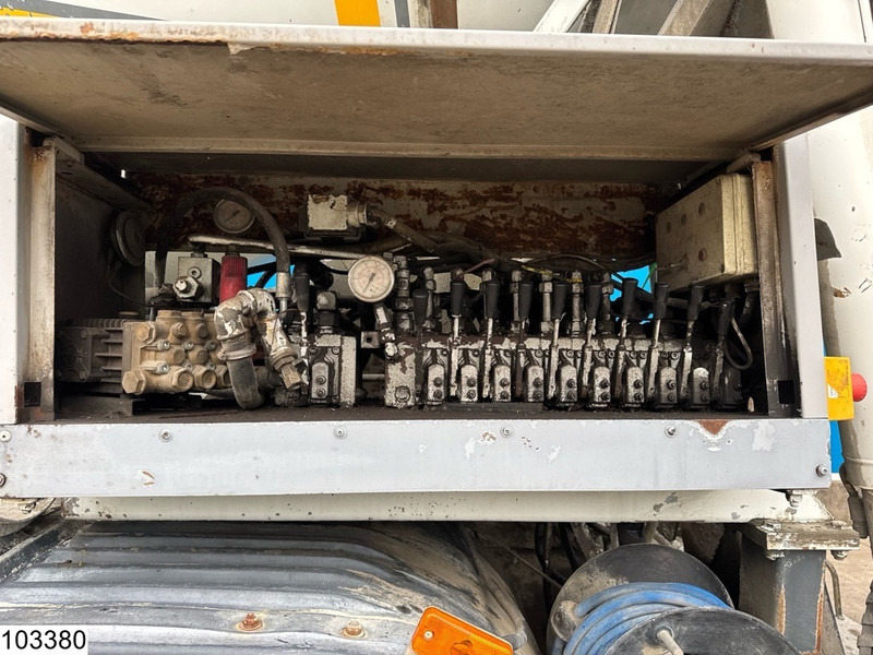 Camión hormigonera Renault Kerax 370 8x4, EURO 3, Cifa, 9m3, Remote: foto 13