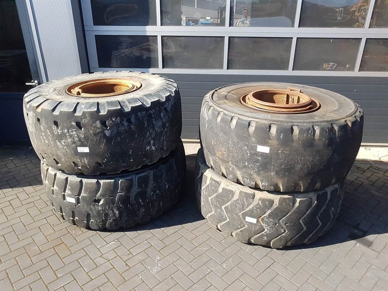 Case 921C-Michelin 26.5R25-Tire/Reifen/Band - Neumáticos y llantas para Maquinaria de construcción: foto 2 Case 921C-Michelin 26.5R25-Tire/Reifen/Band - Neumáticos y llantas para Maquinaria de construcción: foto 2