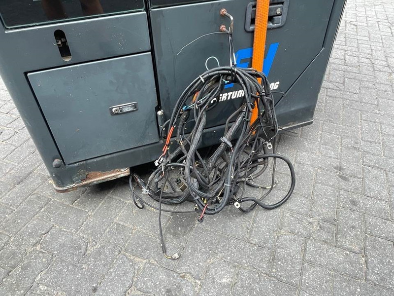 Hyundai HL757-7A-71LB-12012 / 71LB-12013 /71LB-12014-Cabin - Cabina e interior para Maquinaria de construcción: foto 5 Hyundai HL757-7A-71LB-12012 / 71LB-12013 /71LB-12014-Cabin - Cabina e interior para Maquinaria de construcción: foto 5