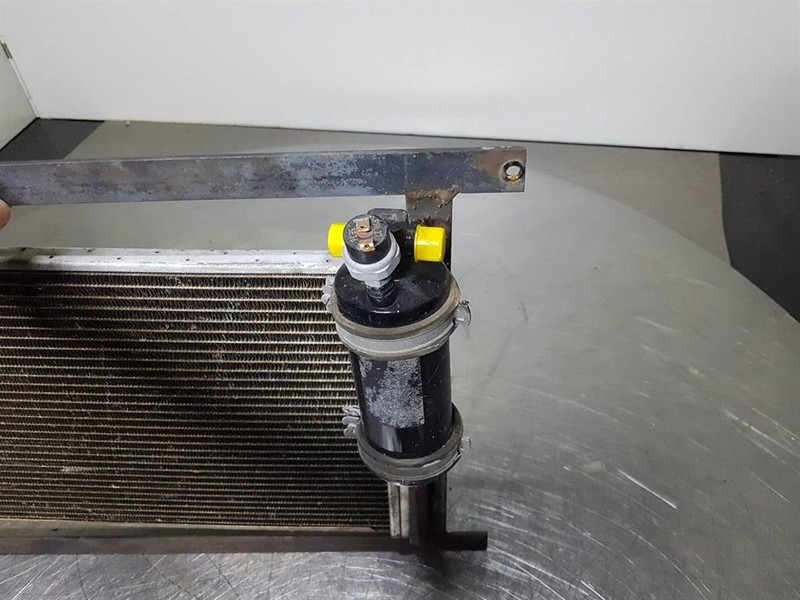 JCB 416 HT-Airco condenser/Klimakondensator/Koeler - Bastidor/ Chasis para Maquinaria de construcción: foto 4 JCB 416 HT-Airco condenser/Klimakondensator/Koeler - Bastidor/ Chasis para Maquinaria de construcción: foto 4