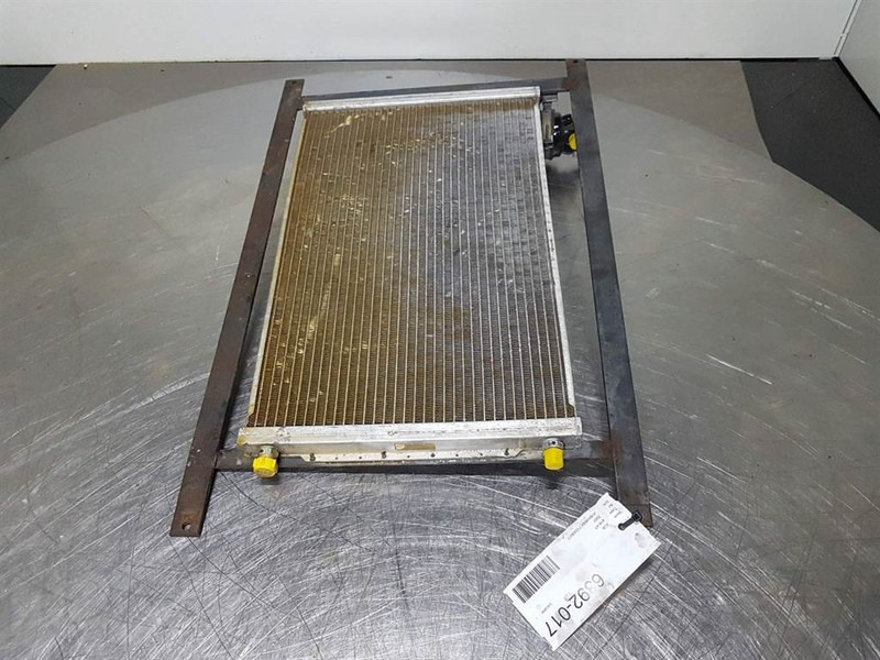 JCB 416 HT-Airco condenser/Klimakondensator/Koeler - Bastidor/ Chasis para Maquinaria de construcción: foto 3 JCB 416 HT-Airco condenser/Klimakondensator/Koeler - Bastidor/ Chasis para Maquinaria de construcción: foto 3