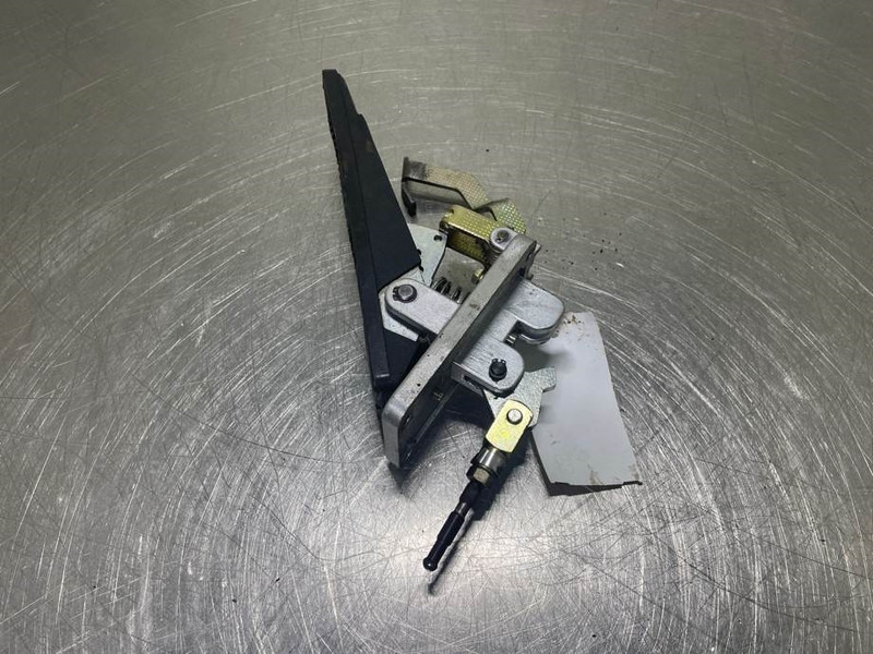 Liebherr A316-5006144-Brake pedal - Cabina e interior para Maquinaria de construcción: foto 2 Liebherr A316-5006144-Brake pedal - Cabina e interior para Maquinaria de construcción: foto 2