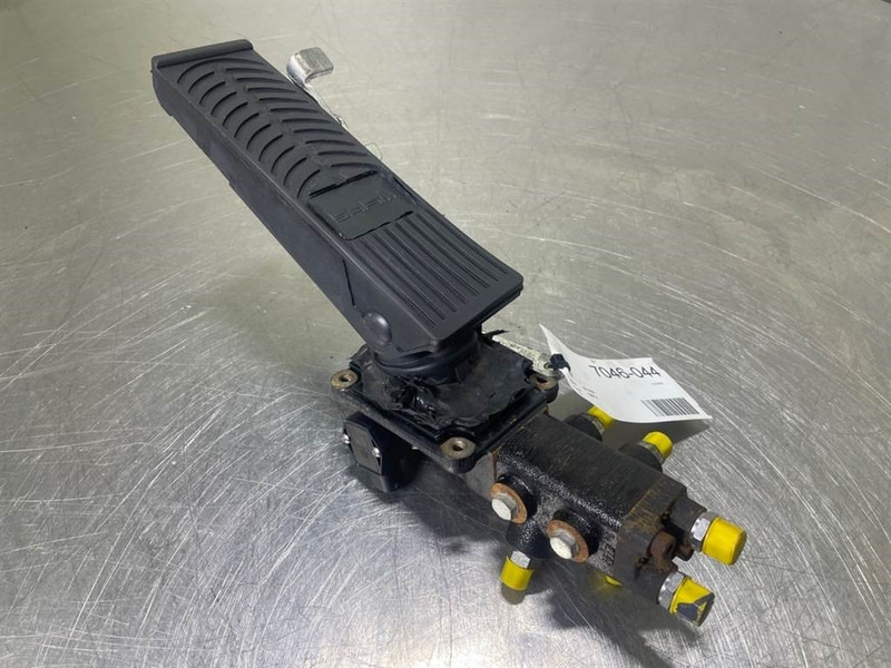 Mecalac 12MTX-5360657-Brake valve/Bremsventile/Remventiel - Hidráulica para Maquinaria de construcción: foto 1 Mecalac 12MTX-5360657-Brake valve/Bremsventile/Remventiel - Hidráulica para Maquinaria de construcción: foto 1