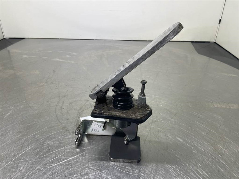 O & K L25.5 - Gas pedal/Fusspedal/Gaspedaal - Cabina e interior para Maquinaria de construcción: foto 3 O & K L25.5 - Gas pedal/Fusspedal/Gaspedaal - Cabina e interior para Maquinaria de construcción: foto 3