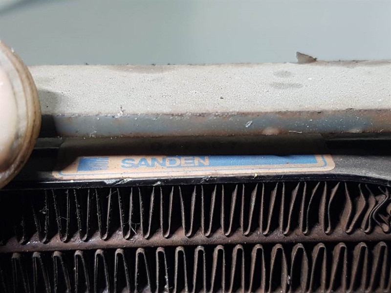 SANDEN MFC-2046AE-Airco condenser/Klimakondensator - Bastidor/ Chasis para Maquinaria de construcción: foto 4 SANDEN MFC-2046AE-Airco condenser/Klimakondensator - Bastidor/ Chasis para Maquinaria de construcción: foto 4