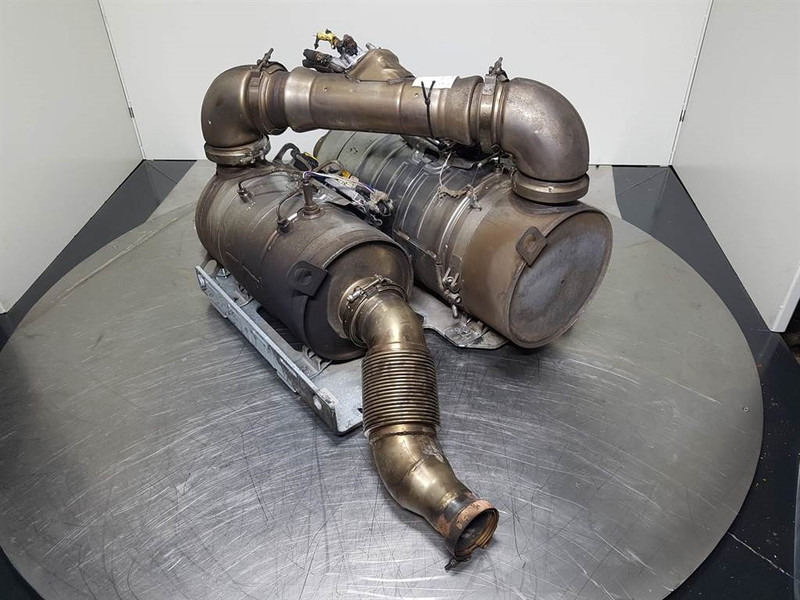 Sennebogen 818 - Exhaust system/Auspuff/Uitlaat - Motor y piezas para Maquinaria de construcción: foto 2 Sennebogen 818 - Exhaust system/Auspuff/Uitlaat - Motor y piezas para Maquinaria de construcción: foto 2