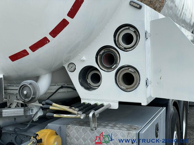Mercedes-Benz Actros 2544 Silo Holz Pellets 28m³ inkl. Waage - Limpieza de alcantarillado: foto 2 Mercedes-Benz Actros 2544 Silo Holz Pellets 28m³ inkl. Waage - Limpieza de alcantarillado: foto 2