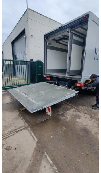 Dhollandia Tailgate / Loadboard / Laadklep / Achtersluitklep 2000 kg MBB / Palfinger / B.A.R. Cargolift - Trampilla elevadora: foto 1 Dhollandia Tailgate / Loadboard / Laadklep / Achtersluitklep 2000 kg MBB / Palfinger / B.A.R. Cargolift - Trampilla elevadora: foto 1