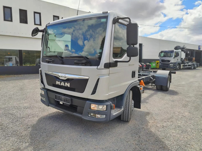 MAN TGL 12.250 Chassis cabine Euro6 - Camión chasis: foto 2 MAN TGL 12.250 Chassis cabine Euro6 - Camión chasis: foto 2