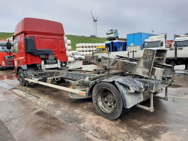 DAF CF75.360 MANUAL GEARBOX - Camión portacontenedore/ Intercambiable: foto 4 DAF CF75.360 MANUAL GEARBOX - Camión portacontenedore/ Intercambiable: foto 4