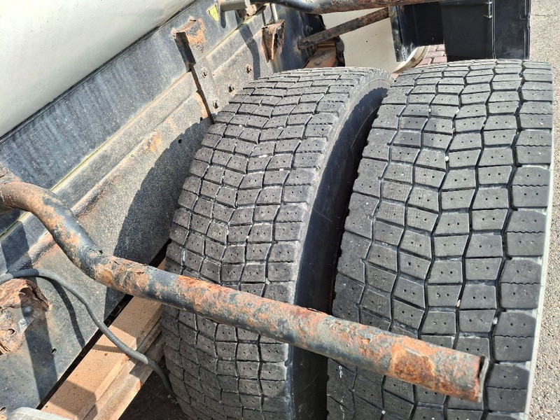 Renault MIDLUM 280DXI - Camión cisterna: foto 5 Renault MIDLUM 280DXI - Camión cisterna: foto 5