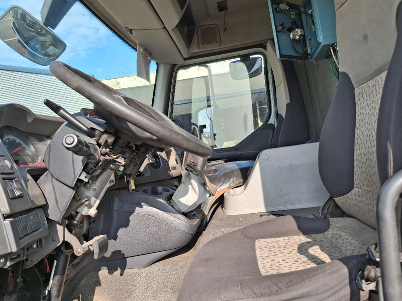 Renault MIDLUM 280DXI - Camión cisterna: foto 3 Renault MIDLUM 280DXI - Camión cisterna: foto 3