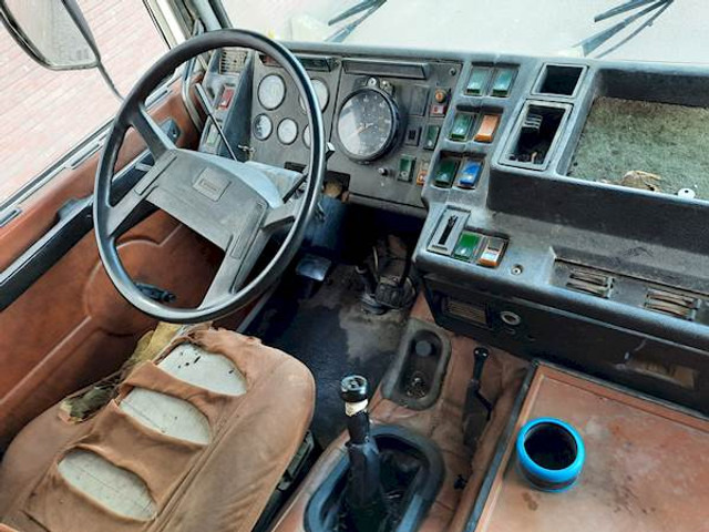 Volvo F 12 6*4 STEEL SUSPENSION - Camión chasis: foto 3 Volvo F 12 6*4 STEEL SUSPENSION - Camión chasis: foto 3