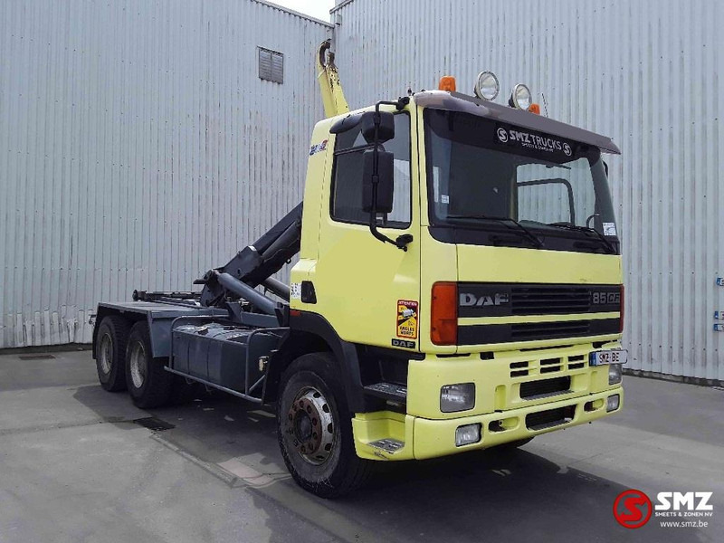 DAF 85 CF manual engine TOP - Camión portacontenedore/ Intercambiable: foto 1 DAF 85 CF manual engine TOP - Camión portacontenedore/ Intercambiable: foto 1