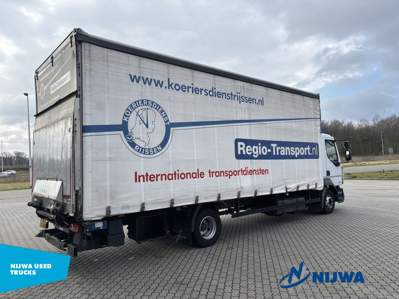 Renault MIDLUM 220 4x2 Schuifzeil + Laadklep - Camión lona: foto 3 Renault MIDLUM 220 4x2 Schuifzeil + Laadklep - Camión lona: foto 3