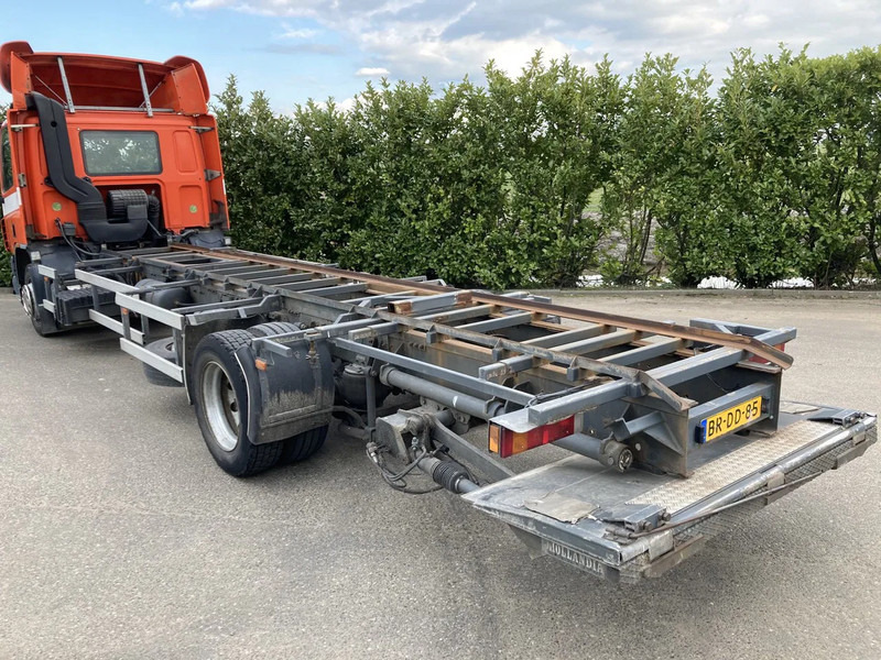 DAF CF65.180 Euro3 Manual / Laadklep - Camión chasis: foto 4 DAF CF65.180 Euro3 Manual / Laadklep - Camión chasis: foto 4