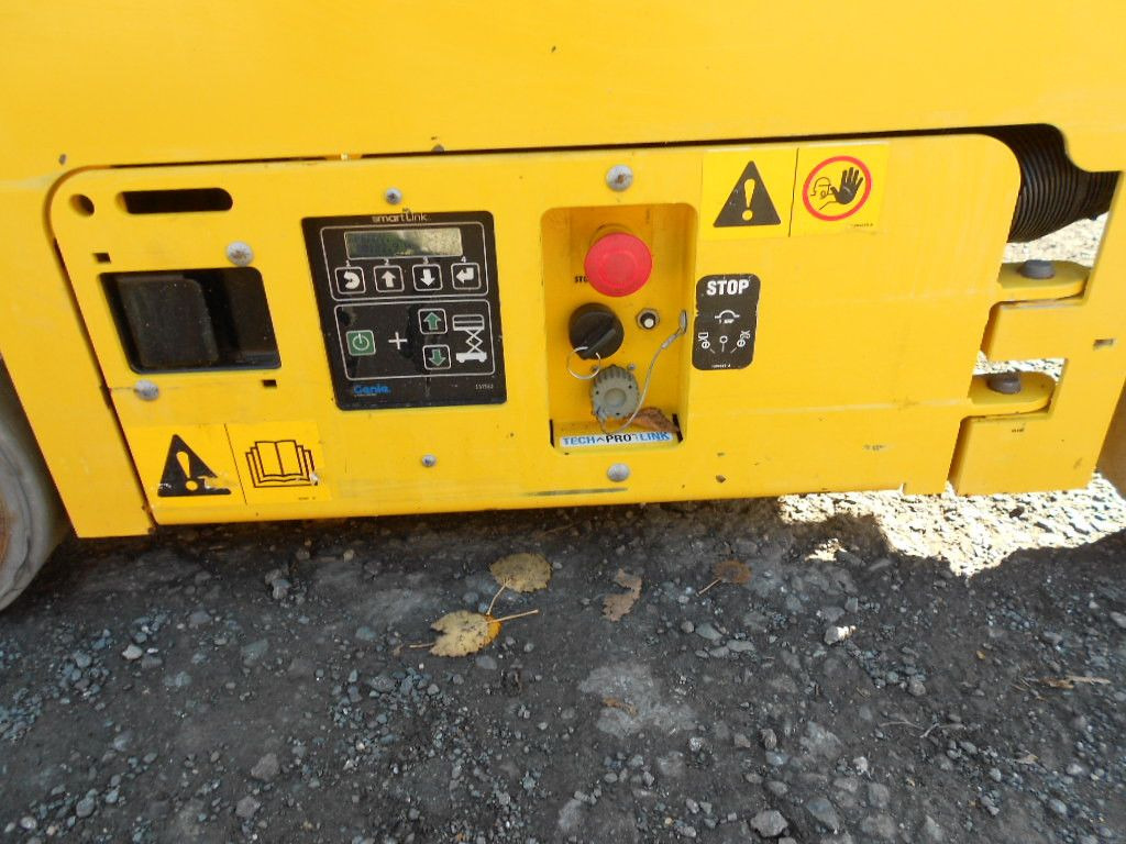 Camión con plataforma elevadora Genie GS 1330, Leichtscherenarbeitsbühne Genie 5,9 m: foto 12 Camión con plataforma elevadora Genie GS 1330, Leichtscherenarbeitsbühne Genie 5,9 m: foto 12