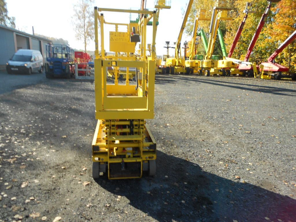 Camión con plataforma elevadora Genie GS 1330, Leichtscherenarbeitsbühne Genie 5,9 m: foto 18 Camión con plataforma elevadora Genie GS 1330, Leichtscherenarbeitsbühne Genie 5,9 m: foto 18