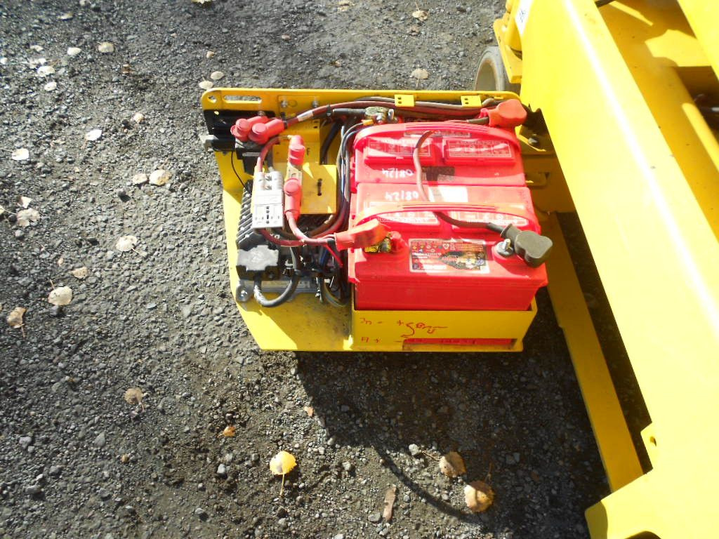 Camión con plataforma elevadora Genie GS 1330, Leichtscherenarbeitsbühne Genie 5,9 m: foto 14 Camión con plataforma elevadora Genie GS 1330, Leichtscherenarbeitsbühne Genie 5,9 m: foto 14