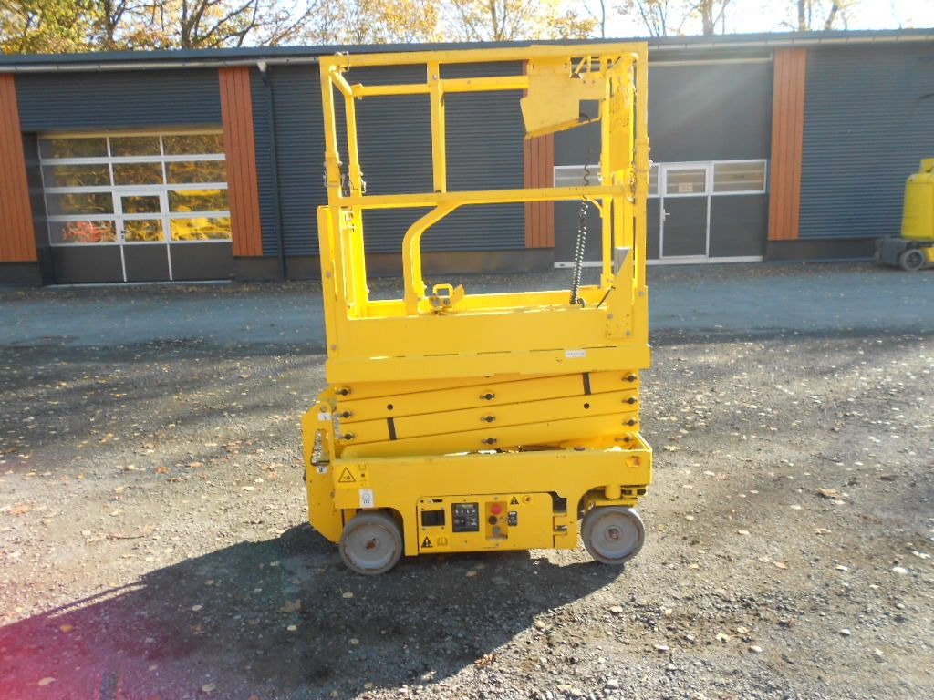 Camión con plataforma elevadora Genie GS 1330, Leichtscherenarbeitsbühne Genie 5,9 m: foto 16 Camión con plataforma elevadora Genie GS 1330, Leichtscherenarbeitsbühne Genie 5,9 m: foto 16