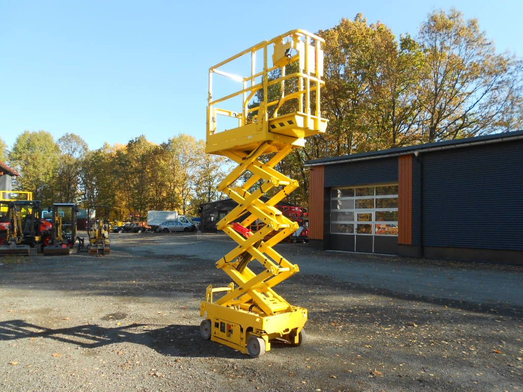 Camión con plataforma elevadora Genie GS 1330, Leichtscherenarbeitsbühne Genie 5,9 m: foto 7 Camión con plataforma elevadora Genie GS 1330, Leichtscherenarbeitsbühne Genie 5,9 m: foto 7