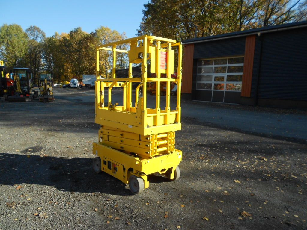 Camión con plataforma elevadora Genie GS 1330, Leichtscherenarbeitsbühne Genie 5,9 m: foto 23 Camión con plataforma elevadora Genie GS 1330, Leichtscherenarbeitsbühne Genie 5,9 m: foto 23