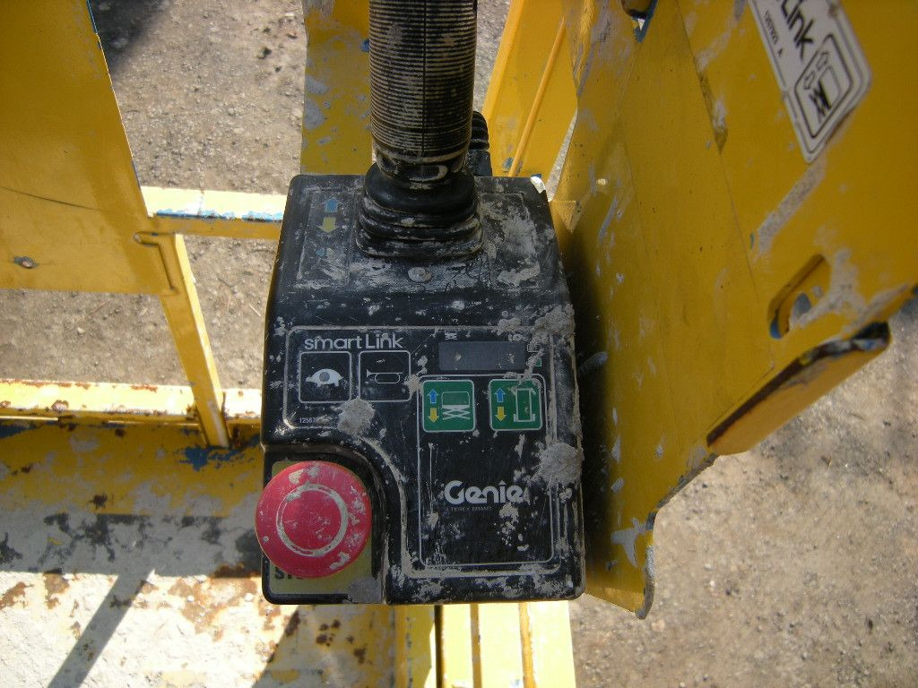 Camión con plataforma elevadora Genie GS 3246, Scherenarbeitsbühne Genie 11,9 m: foto 17