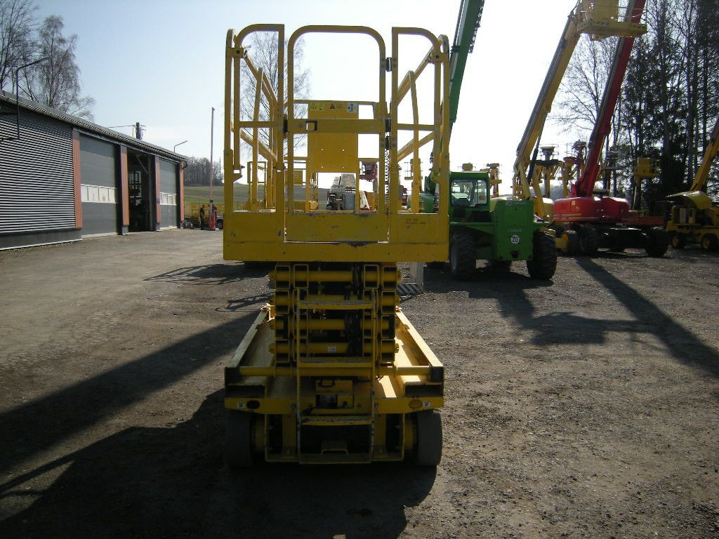 Camión con plataforma elevadora Genie GS 3246, Scherenarbeitsbühne Genie 11,9 m: foto 20