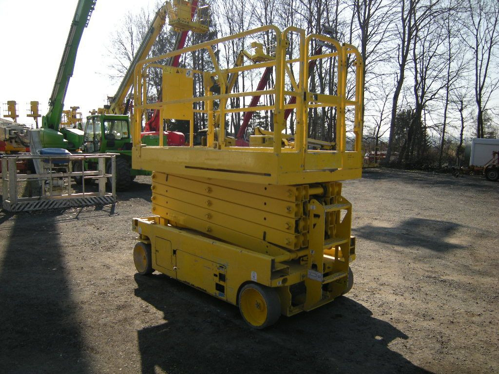 Camión con plataforma elevadora Genie GS 3246, Scherenarbeitsbühne Genie 11,9 m: foto 21