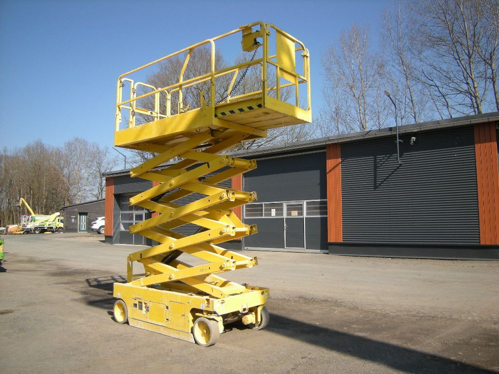 Camión con plataforma elevadora Genie GS 3246, Scherenarbeitsbühne Genie 11,9 m: foto 8