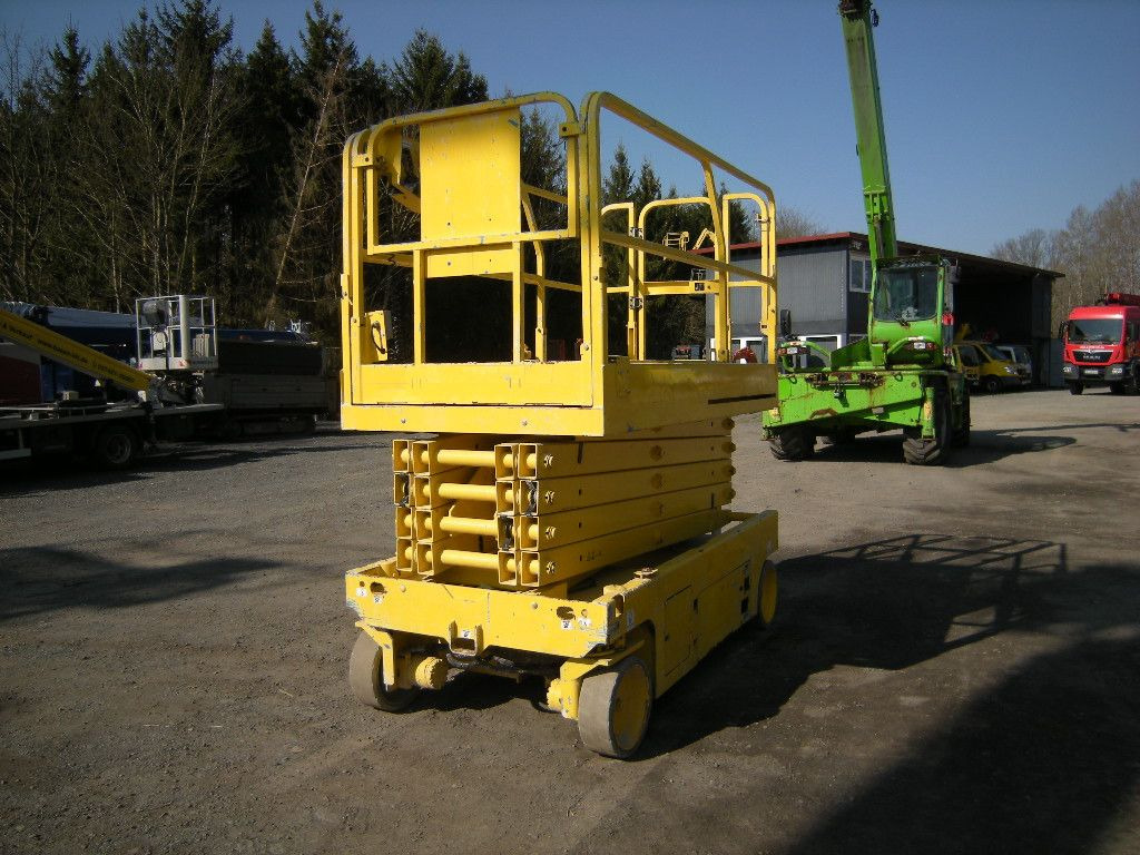 Camión con plataforma elevadora Genie GS 3246, Scherenarbeitsbühne Genie 11,9 m: foto 23
